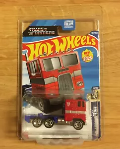 2025 Hot Wheels 6/10 TRANSFORMERS Optimus Prime #104 MONMC + Protect Pack - Picture 1 of 8