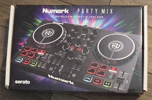 Numark Party Mix II DJ Controller mit integrierter Lichtshow - Bild 1 von 3