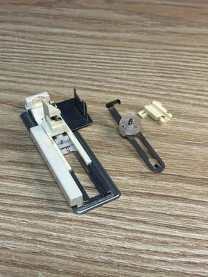 Vintage Singer Seam Guide & Button Hole Foot #4695 - Image 1 of 4