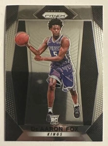 Tarjeta de baloncesto PANINI PRIZM: De'AARON FOX PLATEADA #24 2017-18 SACRAMENTO KINGS - Imagen 1 de 3
