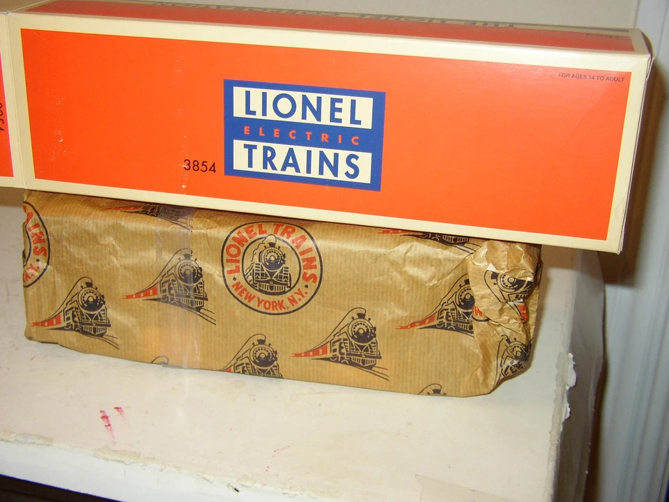 Lionel operating Merchandise Car NO.3854 NIB 6-27941NEW - Image 1 of 2