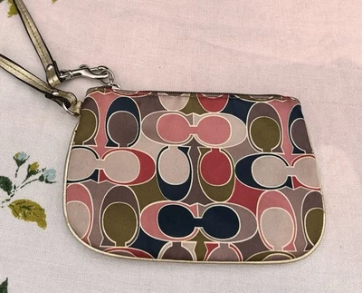 Carteira COACH multicolor "Ashley" assinatura cetim estampa e couro bolsa de pulso - Imagem 1 de 4