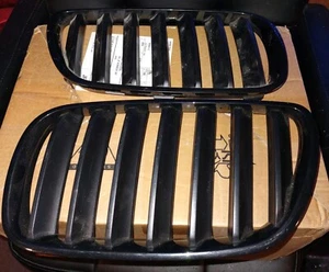 BMW Brand OEM E83 LCI X3 2007-2010 Black Grille Pair Brand New - Picture 1 of 2