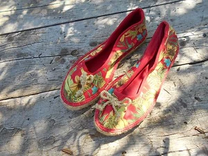 TEXT ESPADRILLES BLUMEN HIPPIE ZEN GR 37 SEHR GUTER ZUSTAND A 8 € ACH IMM FP mit MOND RELAY ANSEHEN - Bild 1 von 7