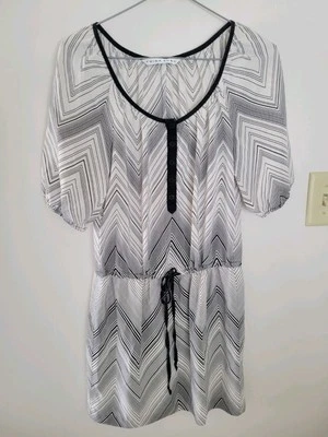 Vestido Blusa TRINA TURK 100% Seda Marfil y Negro Chevron Rayas Foto 1 de 4