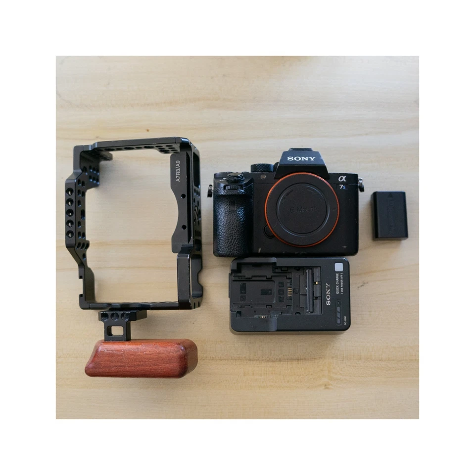 Sony A7s II Full Frame 4K Camera ILCE-7SM2  Parts or Repair - Image 1 of 4