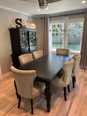Dining room table with extra leaf/ 6 chairs /with Black hutch / used - Image 1 of 4