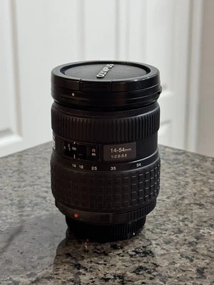 Lente Olympus Zuiko Digital 14-54 mm f/2,8-3,5 AF para sistema de cuatro tercios Foto 1 de 4
