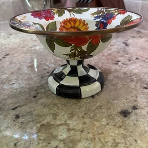 Mackenzie Childs Small Compote In White Flower Market - Bild 1 von 9