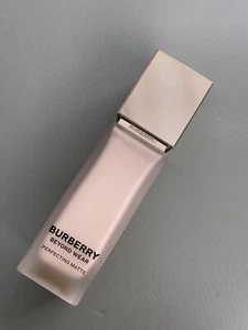Base mate Burberry Beyond Wear Perfecting - 10 Fair Warm 30 ml - Imagen 1 de 4