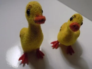 RARE! Cute Vintage Lot of 2 Fuzzy Toy Ducks Kunsherschultz Handwork W Germany - Picture 1 of 7