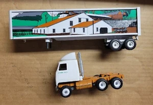 Winross Hershey Tractor Trailer  1990 Barn Scene  - Picture 1 of 4