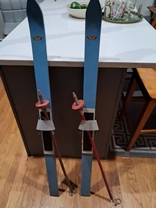 RARE~ Vintage~ WOODEN ~Peters Juvenile Skyline Skis & Poles~ 48" - Picture 1 of 9