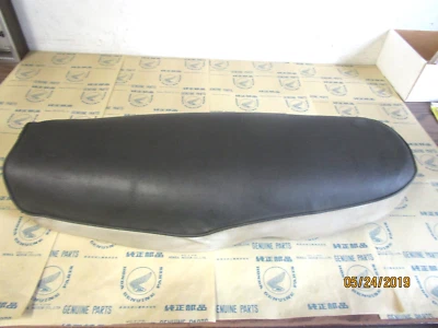 Asiento HONDA S65 HONDA SPORT 65 USADO 77200-035-680N Foto 1 de 4