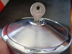 FORD/MOTORCRAFT🌟 NOS 🌟FC-764/D4ZZ-9030-E CHROME FUEL CAP/W-KEY-ORIGINAL BOX 👀 - Picture 1 of 7