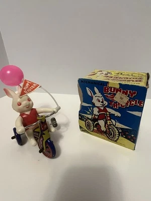 VINTAGE Bicicleta Coelho Japão Estanho TRICICLO MECÂNICO DE CORDA COM CAIXA Funciona Ótimo - Imagem 1 de 4