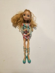 Ever After High mit Kleidung/Schuhen: Ashlynn Ella First Chapter 1st Doll 2012 - Bild 1 von 4