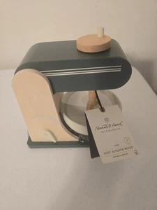 Mezclador de cocina de juguete de madera verde - hogar y mano con magnolia - Imagen 1 de 7