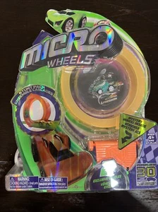 NUEVO Micro Wheels Stunt Pack con 2 vehículos exclusivos 1 vehículo verde y 1 vehículo misterioso - Imagen 1 de 2