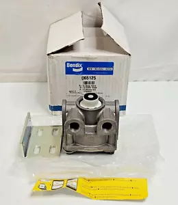 Bendix 065125 R-12 Universal Brake Relay Valve NEW OEM GENUINE - Picture 1 of 9