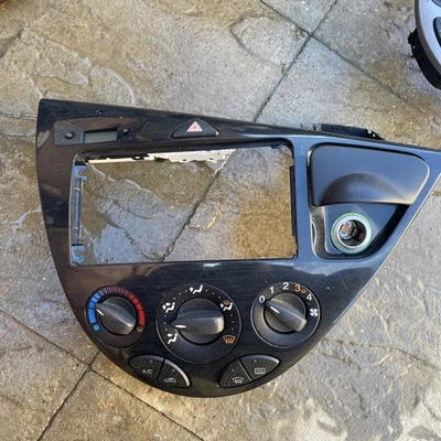 FORD FOCUS MK1 98-04 HEATER CONTROL PANEL (AIR CON) GHIA BLACK 98AB A047A04  - Image 1 of 4