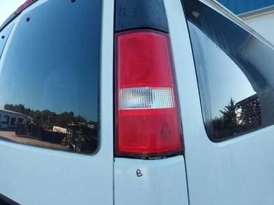 Used Right Tail Light Assembly fits: 2006 Chevrolet Express 3500 van Right Grade Foto 1 de 4
