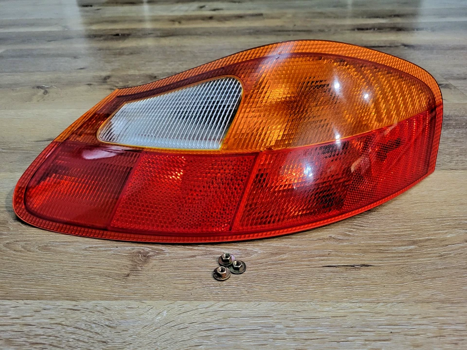 Luz trasera derecha Porsche Boxster 986 1997-2002 98663144403 OEM 104 k millas Foto 1 de 4