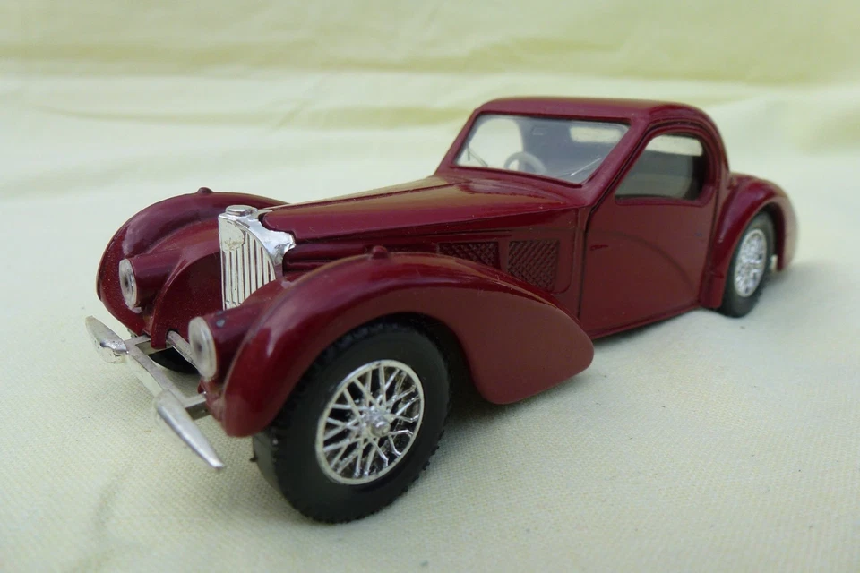 BUGATTI 57 S Atalante, Coupe, 1939 - SOLIDO - 1:43 - dunkelrot - Bild 1 von 4