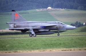 Diapositiva de avión 35 mm JA37 Viggen Fuerza Aérea Sueca en Zeltweg 2000 - Imagen 1 de 1