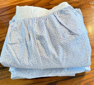 EUC Laura Ashley Twin Spannbetttuch, passender Bettrock, blau & weiß - Bild 1 von 3