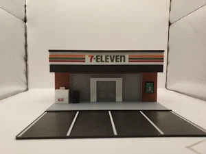 7 ELEVEN S SCALE BUILDING-DIORAMA - Picture 1 of 4