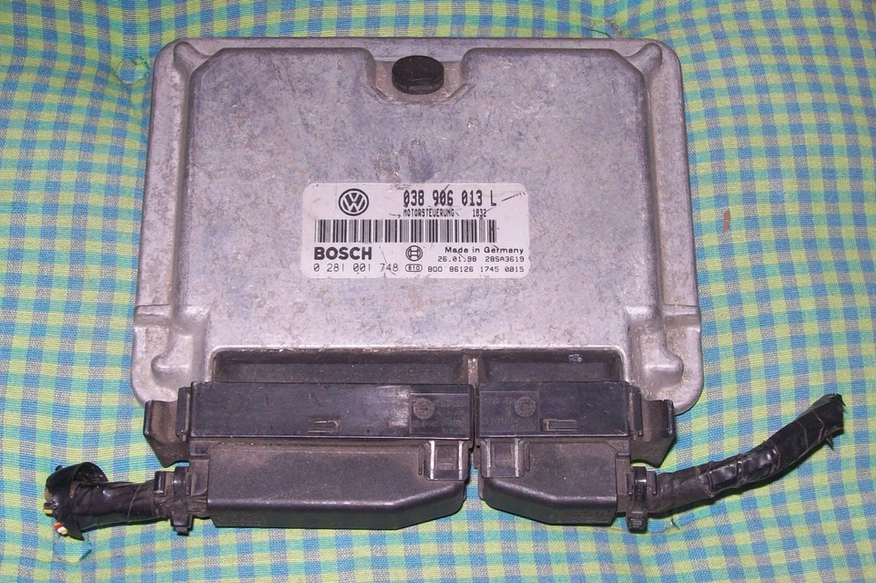 Centralina motore Seat Arosa/VW Lupo 1.7 SDI BATTERIA 038906013L Bosch 0281001748 - Immagine 1 di 1