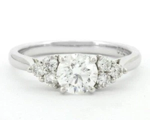Anillo de compromiso de diamantes de 0,30 quilates con montura de corte esmeralda de oro blanco de 18 k - Imagen 1 de 6