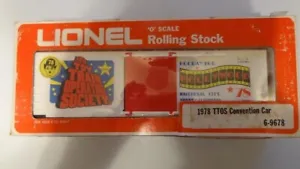 1978 LIONEL TTOS CONVENTION BOXCAR 6-9678 NIB - HOLLYWOOD - UNIVERSAL CITY - Picture 1 of 2