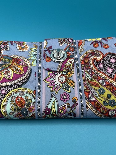 Frizione tripla Vera Bradley Provence Paisley Turnlock