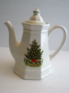 Pfaltzgraff Christmas Heritage Coffee Pot Teapot 8 1/2" Tall Holiday EUC CE - Imagen 1 de 8