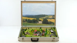 Modelleisenbahn Z Anlage im Koffer (Geprüft) - Bild 1 von 7
