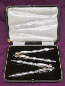 2 cascanueces antiguos Mappin & Webb, Londres plateados en estuche ajustado - Imagen 1 de 9