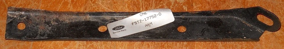 Soporte de brazo de parachoques Ford Explorer 1995-98 NOS Foto 1 de 1