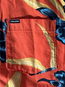 Nice Volcom Mens Island Time Large Short Sleeve Button Up Shirt -Great Condition - Picture 1 of 5
