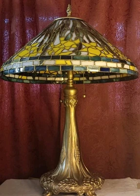 Tiffany Studio Reproduction Yellow Daffodils Stained Glass Lamp - Image 1 of 2