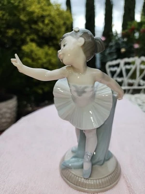Discontinued 1991 NAO by LLADRO White Lady Ballerina "My First Bow" Boxed - image 1 of 4