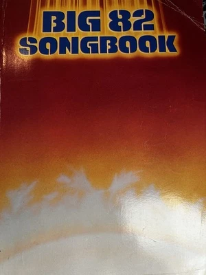 Libro de cancioneros vintage Big 82 partituras de música libro de bolsillo libro antiguo 414 páginas Foto 1 de 4