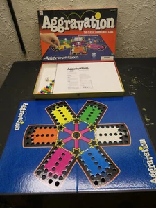 Milton Bradley Aggravation gioco da tavolo 1989 completo 04058 - Foto 1 di 9