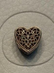 Authentic Pandora Rose Filled With Romance Heart Charm Retired - Bild 1 von 9