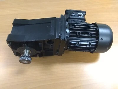 Lenze GKR04-2M VBR 063C11 / 3-Mot EN60034 Inverter Duty Motor & Gearbox - Image 1 of 4