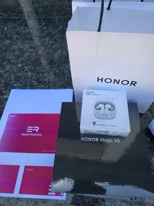 Honor Magic V5 pliable 16 Go 512 Go or version CN garantie PAS DE TARIFS AMÉRICAINS - Photo 1 sur 8