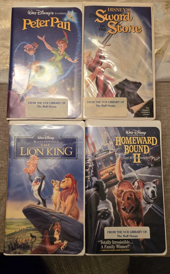 LOT OF 4 DISNEY CLASSIC VHS TAPES Peter Pan Lion King Homeward Bound Sword Stone Foto 1 de 4