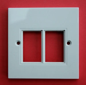 PRESSAC Zeta CAT6/LJ6 6C Style Faceplate "Double Aperture" 1 Gang "NEW" - Picture 1 of 1
