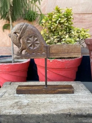 Antiguo soporte para figura de caballo madera fina tallada a mano con base de madera de 1800 Foto 1 de 4